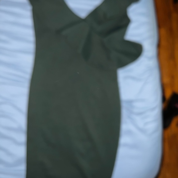 Green Emerald Ruffle dress - Picture 5 of 8